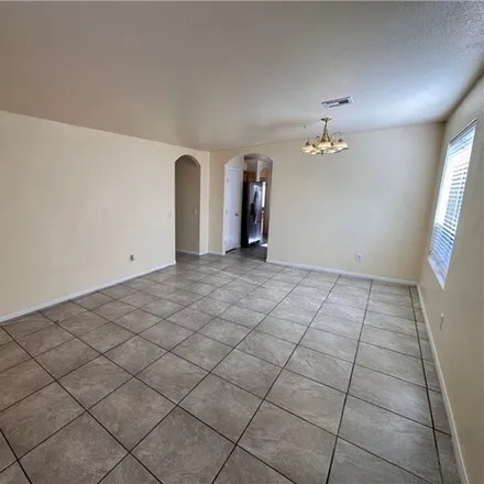 Image 6 - 6534 Blooming Sun Court, Sunrise Manor, NV 89142, USA - House for rent