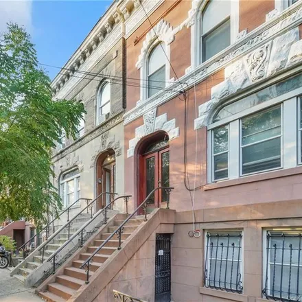 Image 1 - 1200 Union Avenue, New York, NY 10459, USA - Townhouse for sale