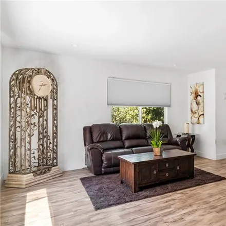 Image 3 - 1108 Oneonta Drive, Los Angeles, CA 90065, USA - House for sale