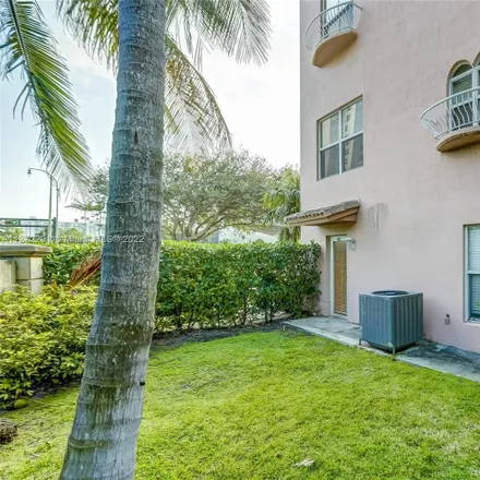 Image 9 - 2039 Oceanwalk Terrace, Lauderdale-by-the-Sea, Broward County, FL 33062, USA - Townhouse for sale