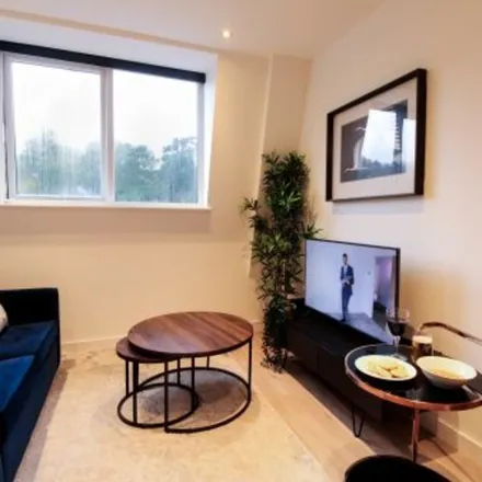 Image 5 - Furness House, Brighton Road, Redhill, RH1 6QS, United Kingdom - Apartment for rent