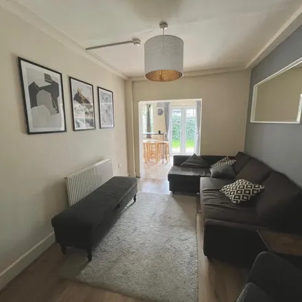 Rent this 6 bed townhouse on Valnay Street in London, SW17 9PD