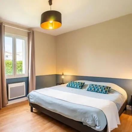 Rent this 3 bed house on Vaux sur Mer in Rue de Verdun, 17640 Vaux-sur-Mer