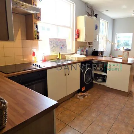 Rent this 6 bed townhouse on Pavilion Close in Leicester, LE2 7HS