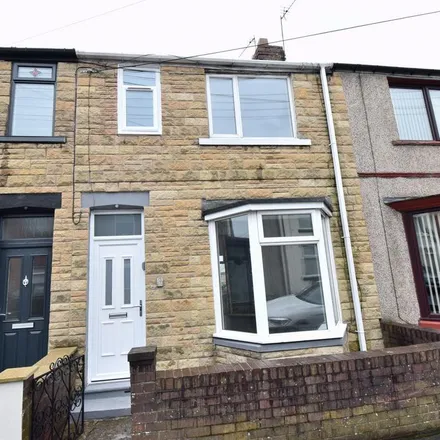 Rent this 3 bed townhouse on Windsor Avenue in Ferryhill, DL17 8JG