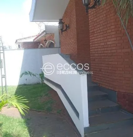 Rent this 5 bed house on Rua Padre Willibrordo in Jardim Regina, Araguari - MG