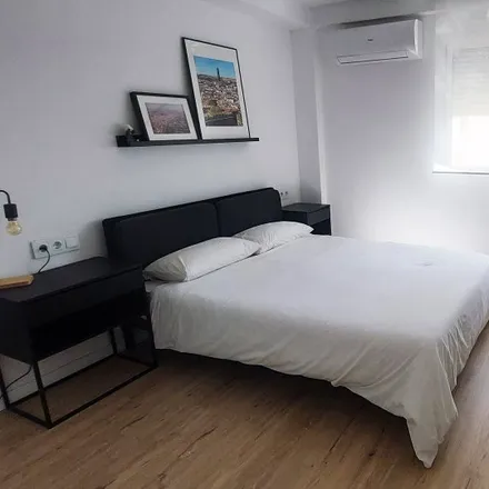 Rent this 3 bed room on Centro de salud Alamillo in Calle Periodista Juan Carlos Vélez Ruiz, 4