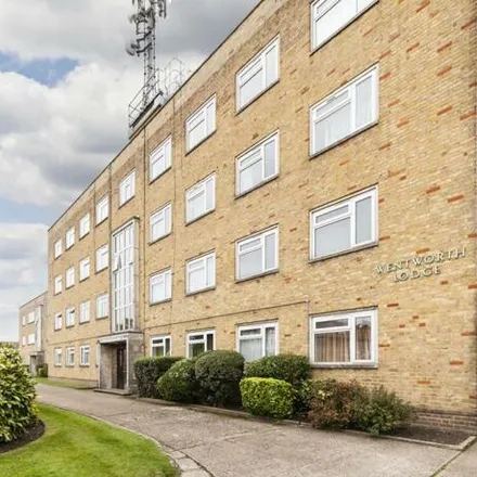 Rent this 3 bed apartment on unnamed road in London, N3 1YJ
