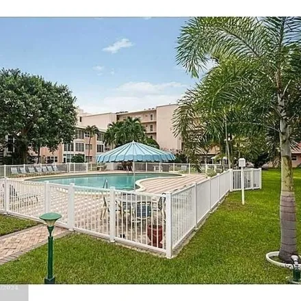 Image 1 - 3355 Southeast 15th Street, Lauderdale-by-the-Sea, Broward County, FL 33062, USA - Condo for sale