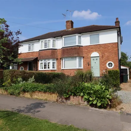 Rent this 3 bed duplex on 110 in 112 Chiltern Road, Reading