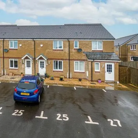 Buy this 2 bed townhouse on Highland Close in Stewarton, KA3 3FN