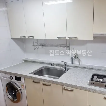 Rent this studio apartment on 서울특별시 강남구 논현동 178-9