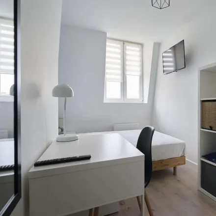 Rent this 4 bed room on 286 Rue Pierre Legrand in 59000 Lille, France