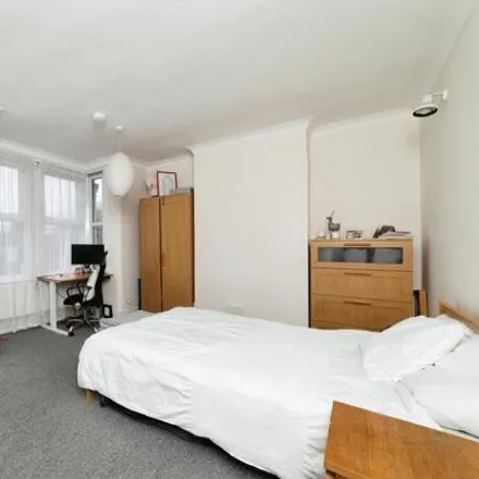 Image 5 - 15 Oliver Road, London, E17 9HL, United Kingdom - Townhouse for rent