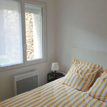 Rent this 2 bed apartment on 3 Rue Jean Jaurès in 31600 Muret, France