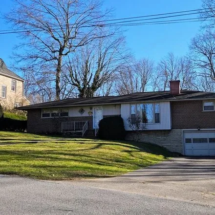 Buy this 4 bed house on 262 West Locust Drive in Beckley, WV 25801