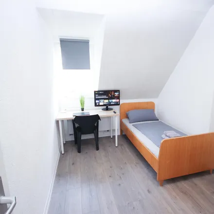 Rent this 2 bed apartment on Ihmlingstraße 17 in 70374 Stuttgart, Germany
