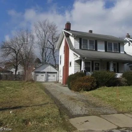 Buy this 4 bed house on 146 Wesley Avenue in Youngstown, OH 44509