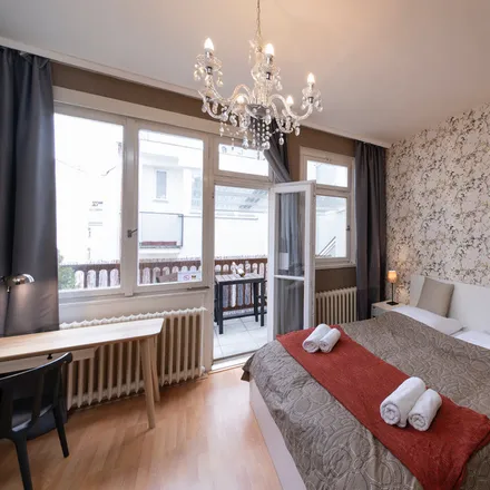 Rent this 1 bed room on Obchodní a nájemní dům F. Baumanna in Pasáž Merkur (Štěpánská pasáž), 111 21 Prague