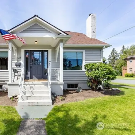 Buy this 4 bed house on 1019 Carpenter St in Mount Vernon, Washington
