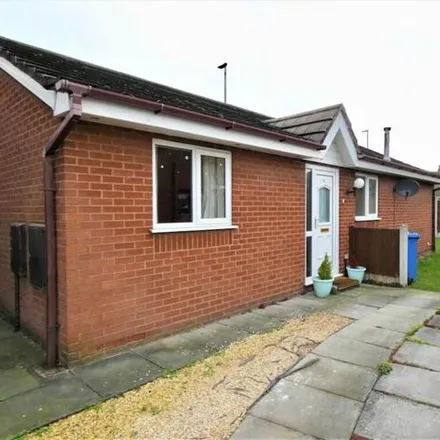 Rent this 3 bed house on Bond Street in Warrington, WA5 1DH