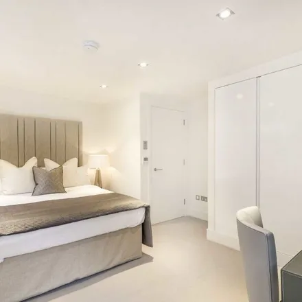 Rent this 3 bed apartment on 36 Hay's Mews in London, W1J 5NY