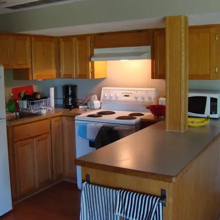 Image 3 - Maple Ridge, BC V2W 1N5, Canada - Apartment for rent