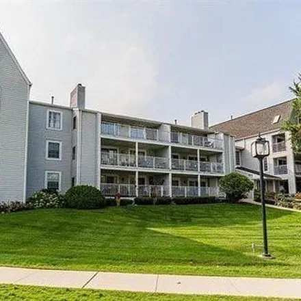 Rent this 2 bed condo on 3555 Port Cove Drive in Waterford Charter Township, MI 48328