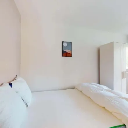 Rent this 1 bed apartment on 33 bis Boulevard Jean Jaurès in 92110 Clichy, France