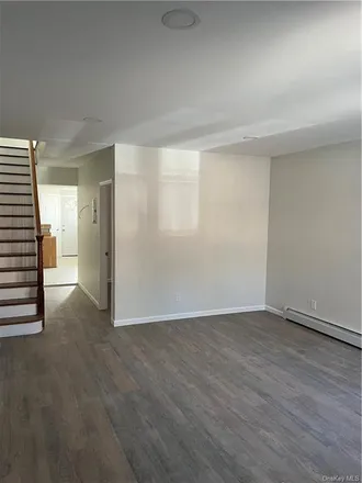 Rent this 3 bed townhouse on 2111 Colonial Avenue in New York, NY 10461