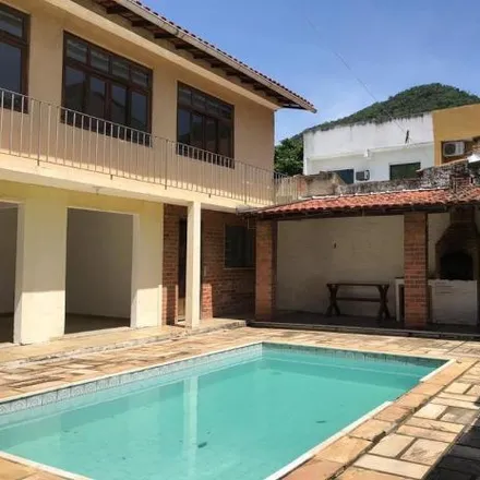 Buy this 8 bed house on Travessa Particular in São Lourenço, Niterói - RJ
