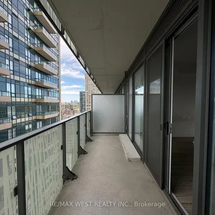 Image 6 - Casa II, 42 Charles Street East, Old Toronto, ON M4Y 1T2, Canada - Apartment for rent
