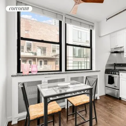 Image 3 - 148 East 84th Street, New York, NY 10028, USA - Apartment for rent