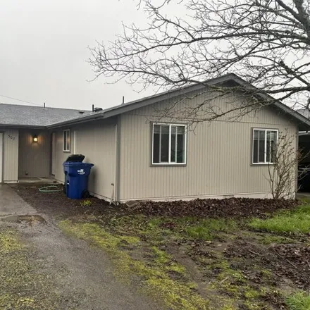 Buy this 3 bed house on 307 North 32nd Street in Springfield, OR 97478