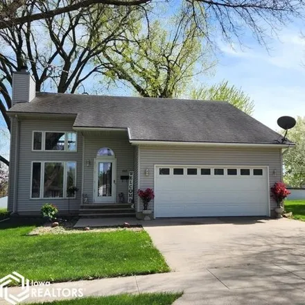 Buy this 4 bed house on 621 3rd Place Southeast in Mason City, IA 50401