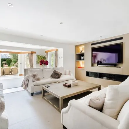 Rent this 5 bed apartment on Addison Road in London, W14 8JG