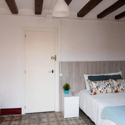 Rent this 5 bed apartment on Carrer de les Heures in 4, 08002 Barcelona