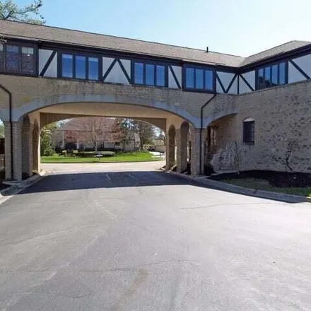 Rent this 3 bed condo on unnamed road in Upper Arlington, OH 43221
