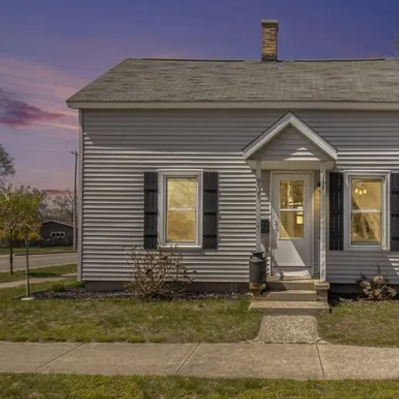 Buy this 3 bed house on 112 West Tinkham Avenue in Ludington, MI 49431