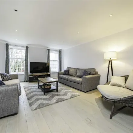 Image 2 - Broom Park, London, TW11 9RR, United Kingdom - Townhouse for rent