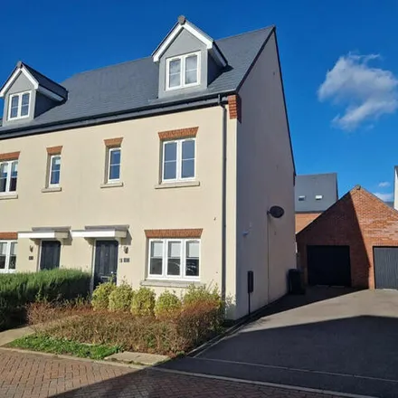 Rent this 4 bed duplex on 9 Dale Way in Heyford Park, OX25 5BA