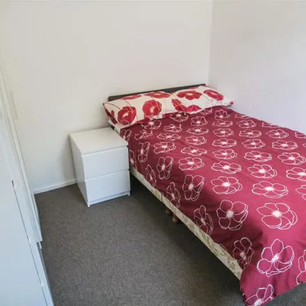 Rent this 5 bed apartment on Leahurst Crescent in Harborne, B17 0LG