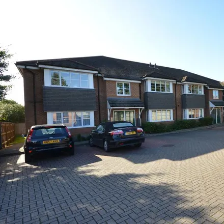 Rent this 2 bed apartment on Maytree Walk in Reading, RG4 6LZ