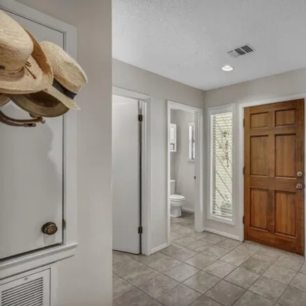 Image 4 - 30775 Crest View, Horseshoe Bay, TX 78657, USA - Townhouse for sale