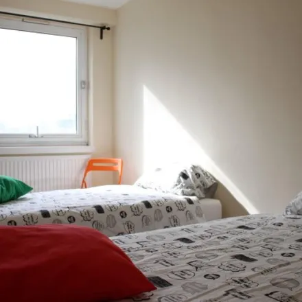 Rent this 5 bed room on Mace Street in London, E2 0QS