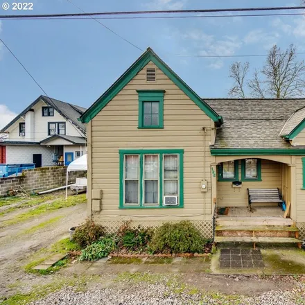 Buy this 2 bed house on 110 Northeast 1st Street in McMinnville, OR 97128