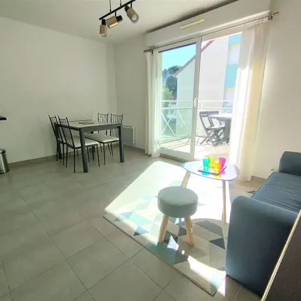 Rent this 2 bed apartment on 133 Avenue du Général de Gaulle in 92130 Vanves, France