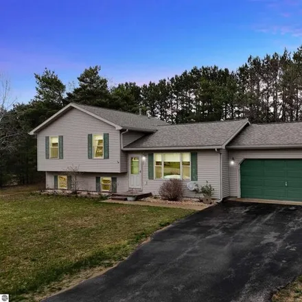 Image 1 - 2333 Lakes North Drive, Green Lake Township, Grand Traverse County, MI 49643, USA - House for sale