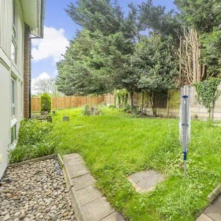 Image 1 - Thirlmere Gardens, Northwood, Isle Of Wight, Ha6 - Apartment for sale