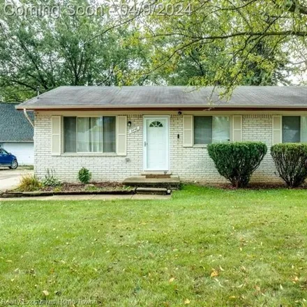 Image 1 - 2496 Oakcrest Road, Sterling Heights, MI 48310, USA - House for sale